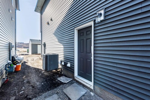 671 Wolf Willow Boulevard Se, Calgary, AB - Outdoor