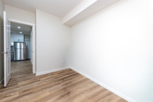 671 Wolf Willow Boulevard Se, Calgary, AB - Indoor Photo Showing Other Room