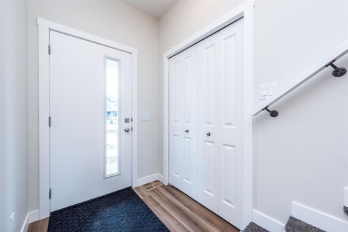 671 Wolf Willow Boulevard Se, Calgary, AB - Indoor Photo Showing Other Room