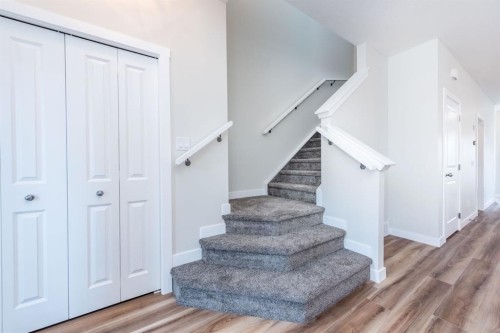 671 Wolf Willow Boulevard Se, Calgary, AB - Indoor Photo Showing Other Room