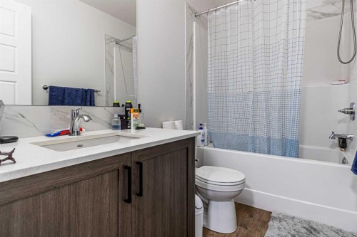 854 Cobblefield Manor Sw, Airdrie, AB - Indoor Photo Showing Bathroom