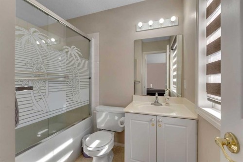 92 Taradale Drive Ne, Calgary, AB - Indoor Photo Showing Bathroom