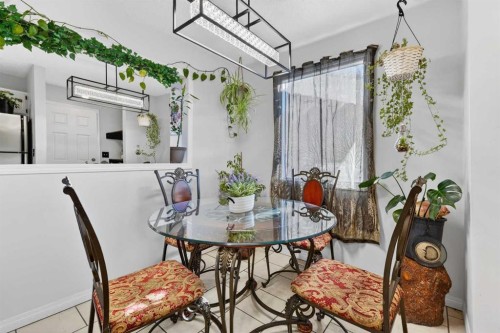 928 Pinecliff Drive Ne, Calgary, AB - Indoor Photo Showing Dining Room