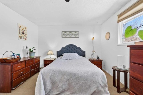 928 Pinecliff Drive Ne, Calgary, AB - Indoor Photo Showing Bedroom