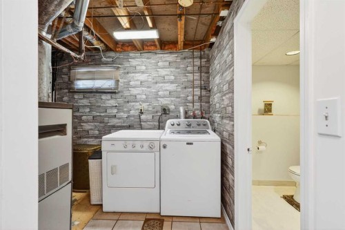 928 Pinecliff Drive Ne, Calgary, AB - Indoor Photo Showing Laundry Room