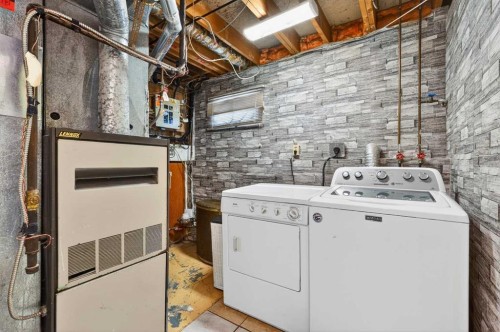 928 Pinecliff Drive Ne, Calgary, AB - Indoor Photo Showing Laundry Room