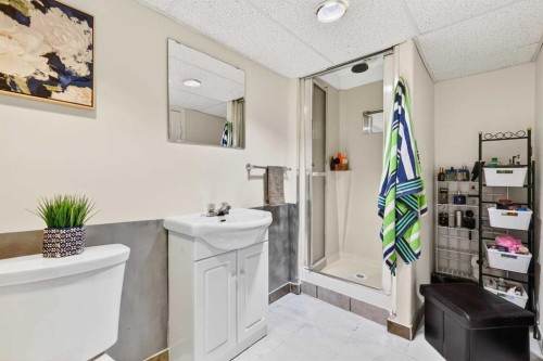 928 Pinecliff Drive Ne, Calgary, AB - Indoor Photo Showing Other Room