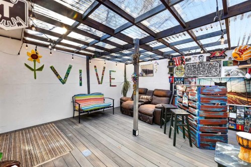 928 Pinecliff Drive Ne, Calgary, AB - Indoor Photo Showing Other Room