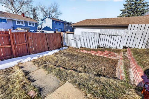 928 Pinecliff Drive Ne, Calgary, AB - Outdoor
