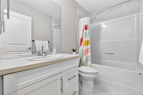 9 Legacy Lane Se, Calgary, AB - Indoor Photo Showing Bathroom