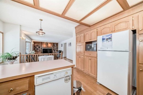 223 Hawkstone Close Nw, Calgary, AB - Indoor Photo Showing Kitchen