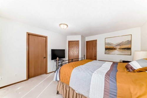 223 Hawkstone Close Nw, Calgary, AB - Indoor Photo Showing Bedroom