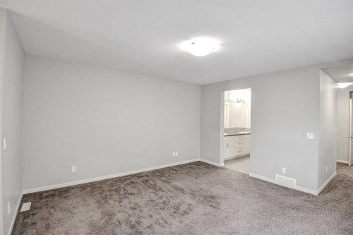 195 Masters Avenue Se, Calgary, AB - Indoor Photo Showing Other Room