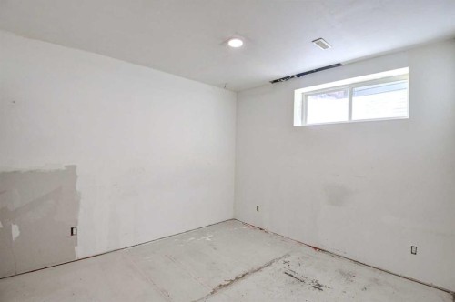 195 Masters Avenue Se, Calgary, AB - Indoor