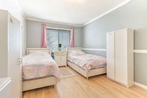 302-605 19 Street Se, High River, AB - Indoor Photo Showing Bedroom
