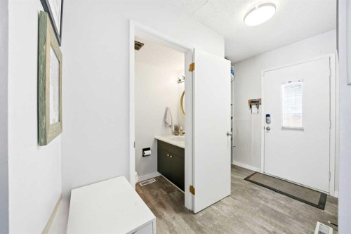 773 Kingsmere Crescent Sw, Calgary, AB - Indoor Photo Showing Other Room