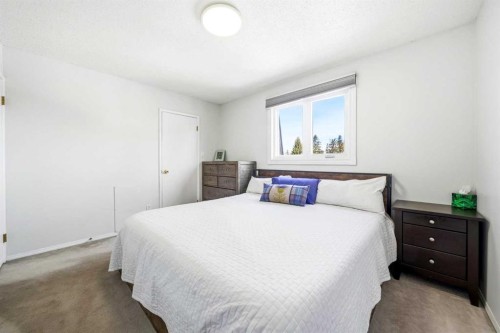 773 Kingsmere Crescent Sw, Calgary, AB - Indoor Photo Showing Bedroom