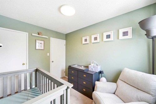 773 Kingsmere Crescent Sw, Calgary, AB - Indoor Photo Showing Bedroom