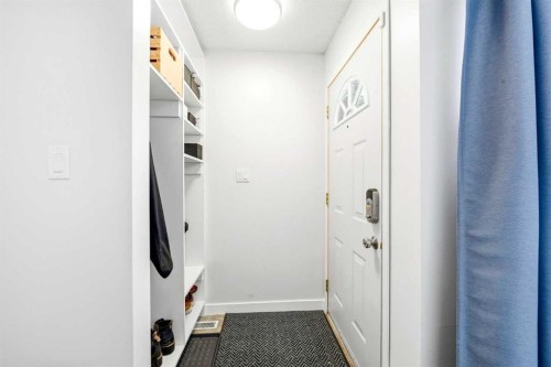 773 Kingsmere Crescent Sw, Calgary, AB - Indoor Photo Showing Other Room