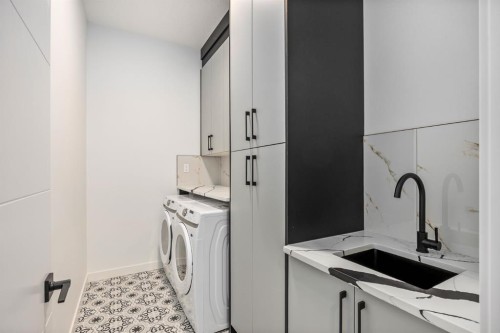 52 Lakes Estates Circle, Strathmore, AB - Indoor Photo Showing Laundry Room