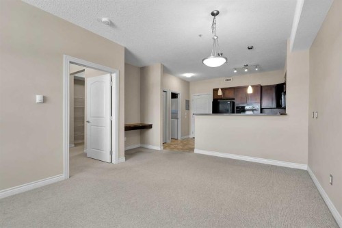 318-26 Val Gardena View Sw, Calgary, AB - Indoor