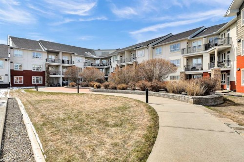 318-26 Val Gardena View Sw, Calgary, AB - Outdoor