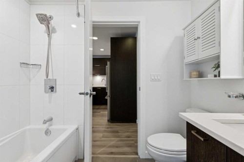 131-721 4 Street Ne, Calgary, AB - Indoor Photo Showing Bathroom