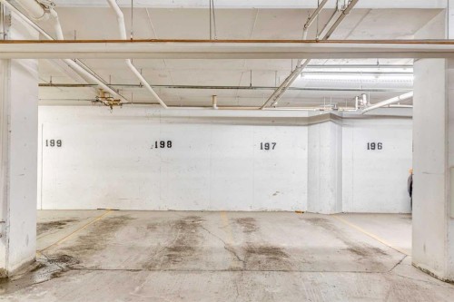 131-721 4 Street Ne, Calgary, AB - Indoor Photo Showing Garage