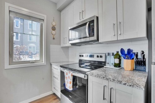 103-30 Mahogany Mews Se, Calgary, AB - Indoor Photo Showing Kitchen
