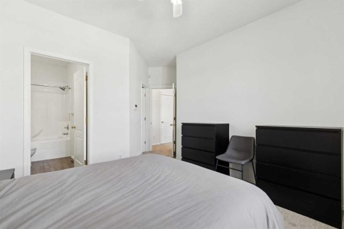 40 Edgeridge Terrace Nw, Calgary, AB - Indoor Photo Showing Bedroom