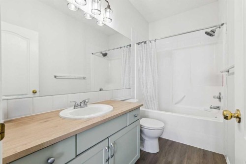 40 Edgeridge Terrace Nw, Calgary, AB - Indoor Photo Showing Bathroom