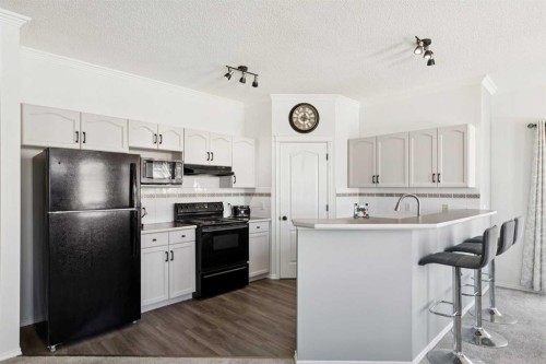 40 Edgeridge Terrace Nw, Calgary, AB - Indoor Photo Showing Kitchen