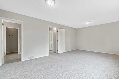 265 Somerside Park Sw, Calgary, AB - Indoor Photo Showing Other Room