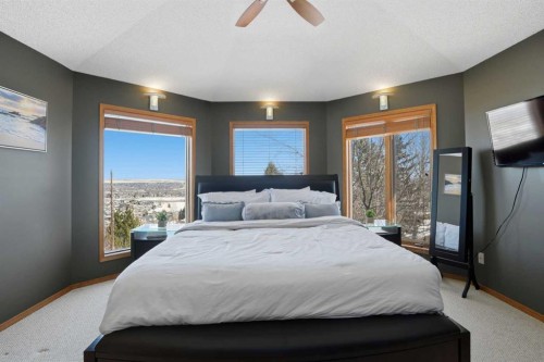 131 Edgebrook Circle Nw, Calgary, AB - Indoor Photo Showing Bedroom