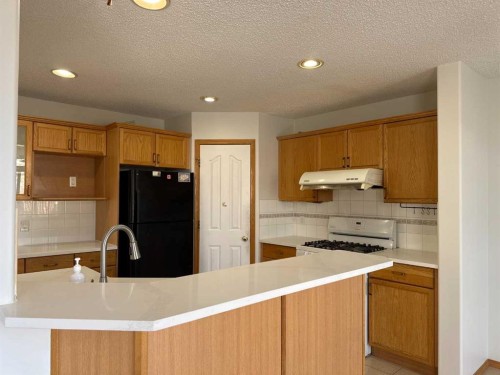 244 Los Alamos Place Ne, Calgary, AB - Indoor Photo Showing Kitchen