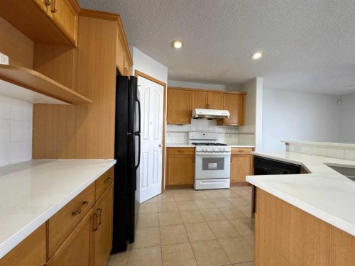 244 Los Alamos Place Ne, Calgary, AB - Indoor Photo Showing Kitchen