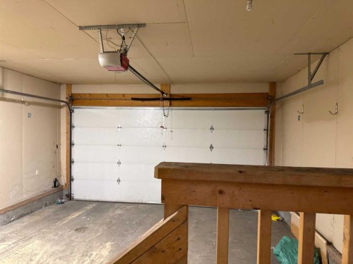 244 Los Alamos Place Ne, Calgary, AB - Indoor Photo Showing Garage