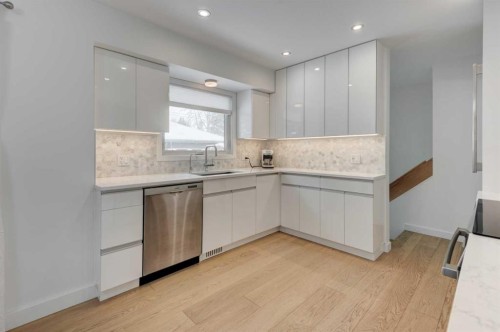 3119 46 Street Sw, Calgary, AB - Indoor Photo Showing Kitchen