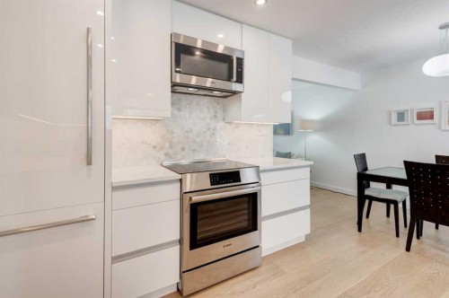 3119 46 Street Sw, Calgary, AB - Indoor Photo Showing Kitchen With Upgraded Kitchen