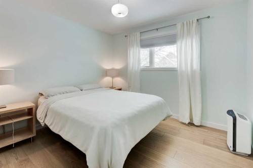 3119 46 Street Sw, Calgary, AB - Indoor Photo Showing Bedroom