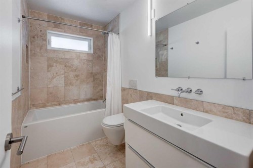 3119 46 Street Sw, Calgary, AB - Indoor Photo Showing Bathroom
