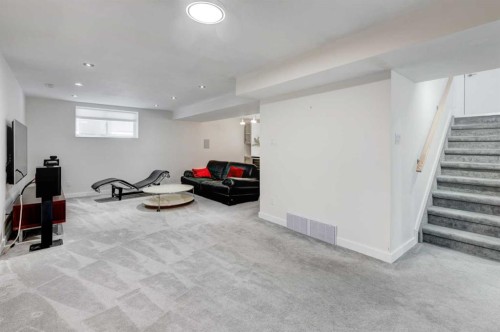 3119 46 Street Sw, Calgary, AB - Indoor