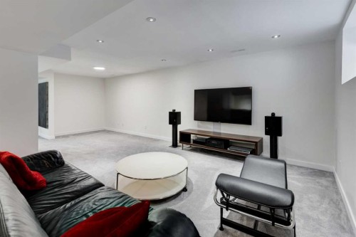 3119 46 Street Sw, Calgary, AB - Indoor