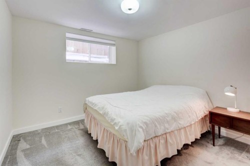 3119 46 Street Sw, Calgary, AB - Indoor Photo Showing Bedroom