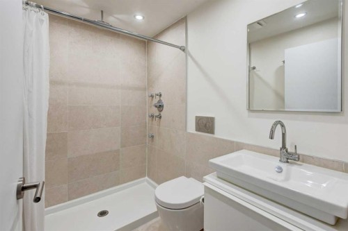 3119 46 Street Sw, Calgary, AB - Indoor Photo Showing Bathroom