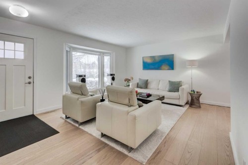 3119 46 Street Sw, Calgary, AB - Indoor Photo Showing Living Room