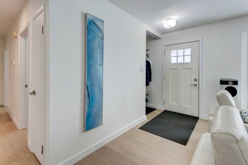 3119 46 Street Sw, Calgary, AB - Indoor Photo Showing Other Room