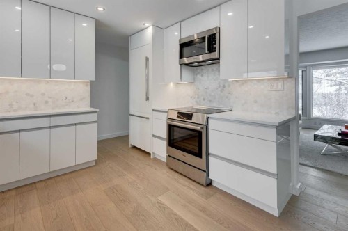 3119 46 Street Sw, Calgary, AB - Indoor Photo Showing Kitchen With Upgraded Kitchen