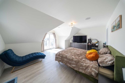 39 Slopes Grove Sw, Calgary, AB - Indoor Photo Showing Bedroom