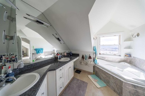 39 Slopes Grove Sw, Calgary, AB - Indoor Photo Showing Bathroom